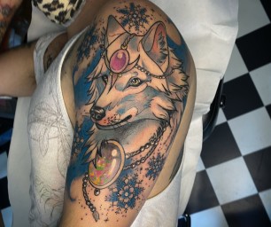 Loup tatouage couleurs