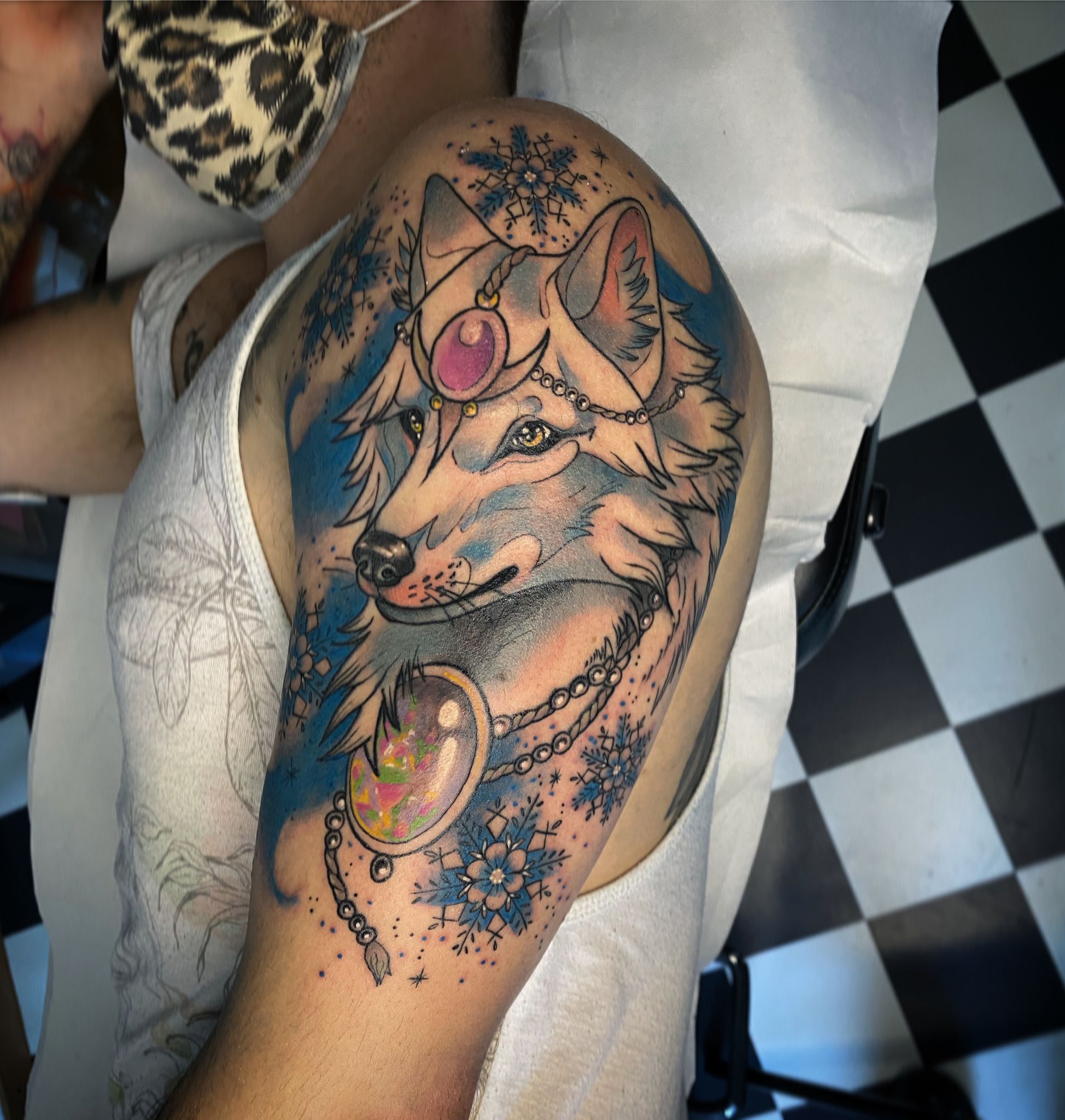 Loup tatouage couleurs