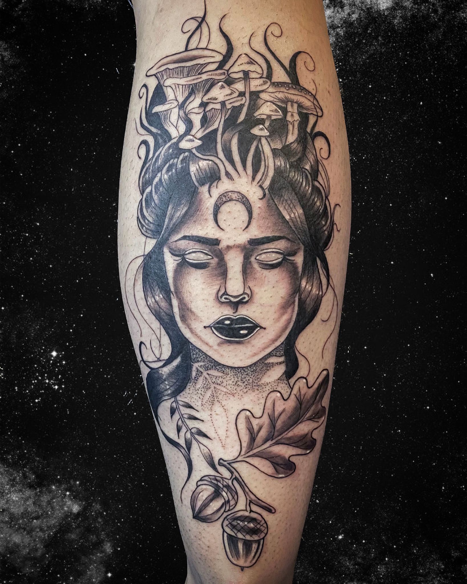 Portrait femme neo traditionnel tatouage