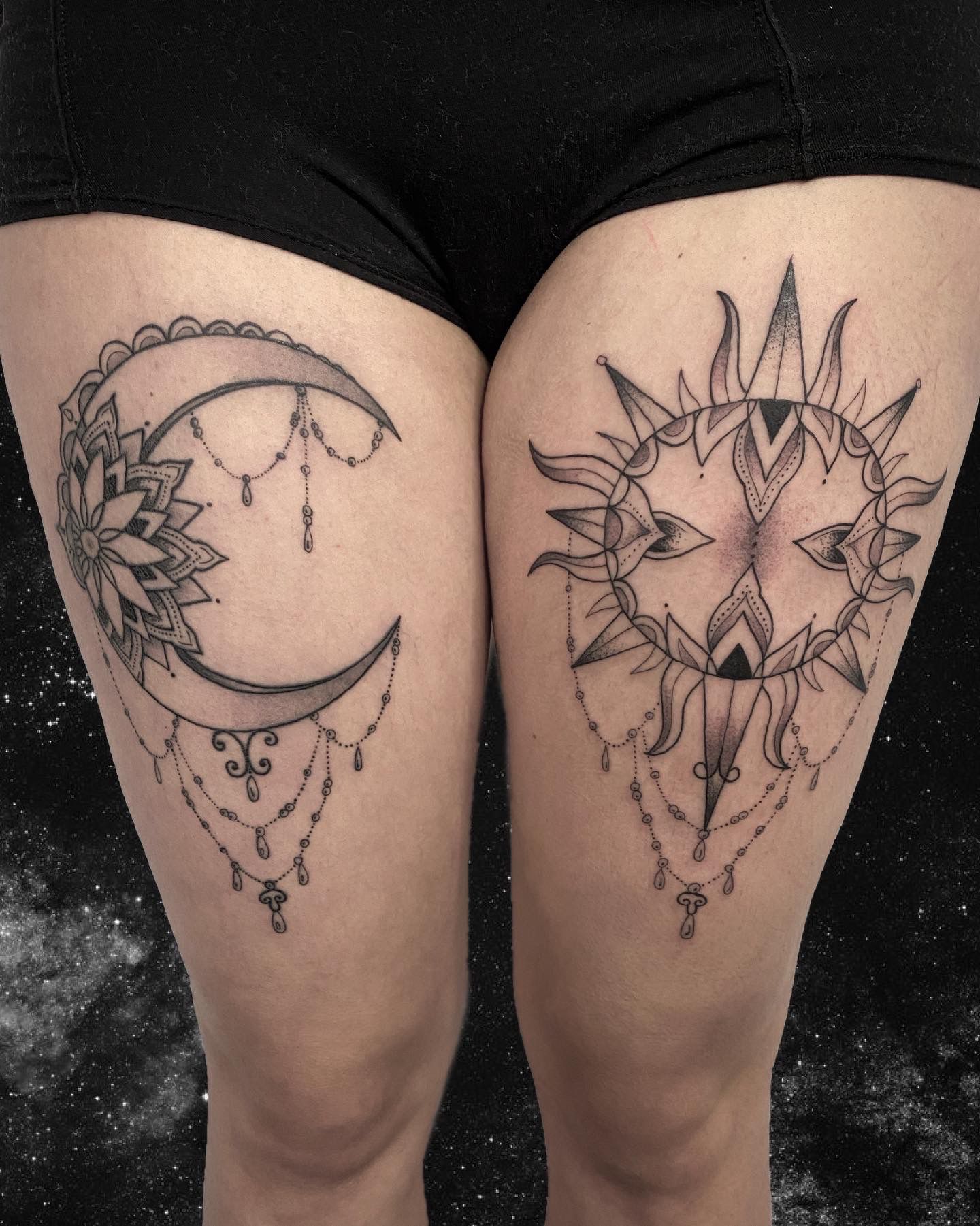Lune et soleil ornemental tatouage