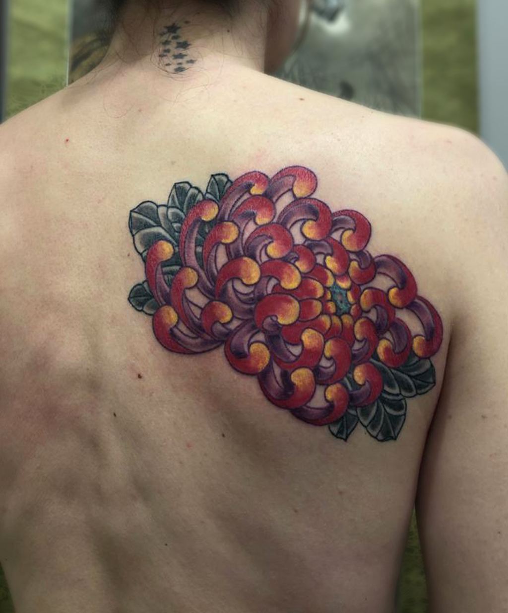 Tatouage pivoine japonais couleurs dos